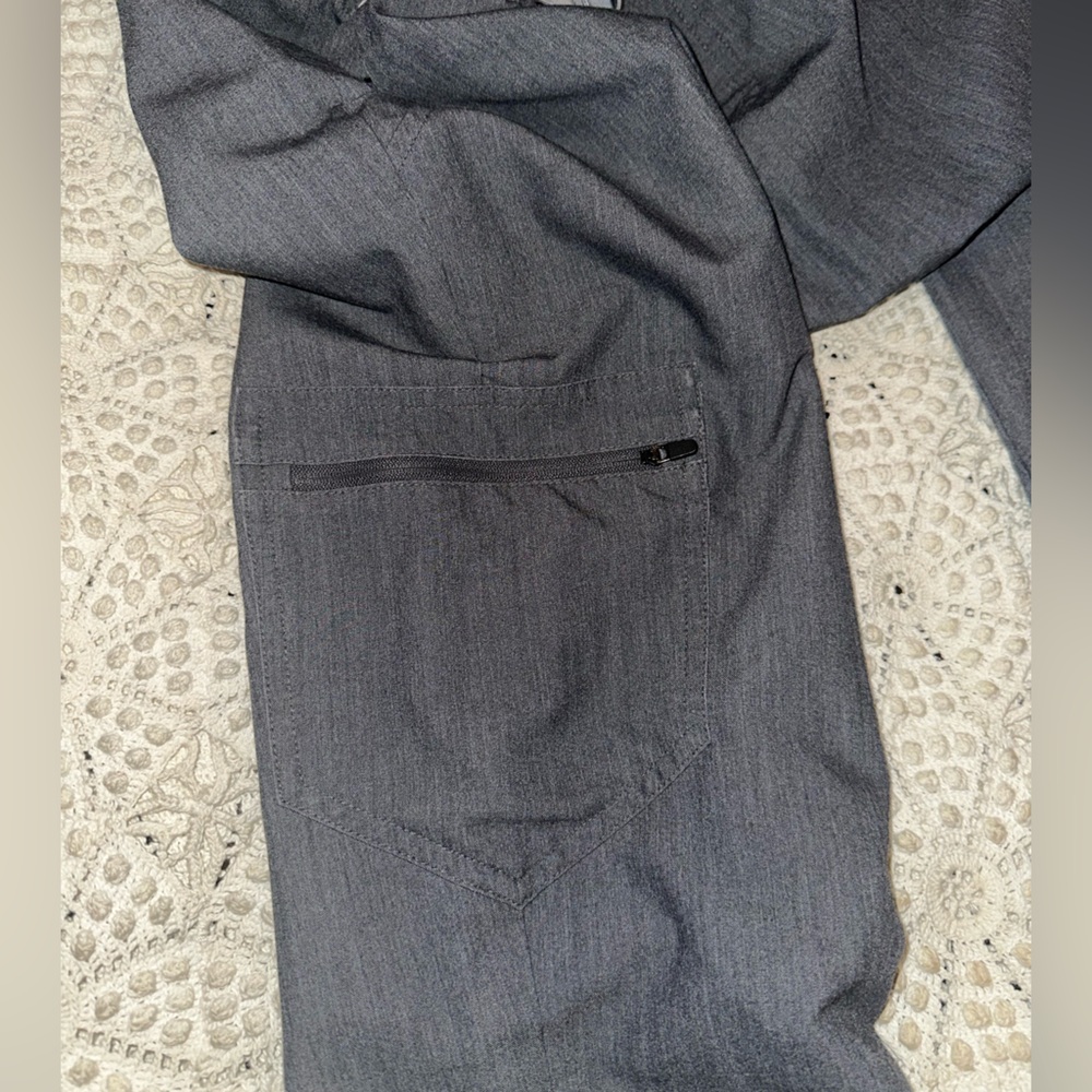 FIGS Scrubs Set - Picture 12 of 16